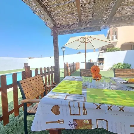 Magnificent Villa: 2 Private Pools, Bbq, Garden & Parking. 13 Per. In Padul Willa