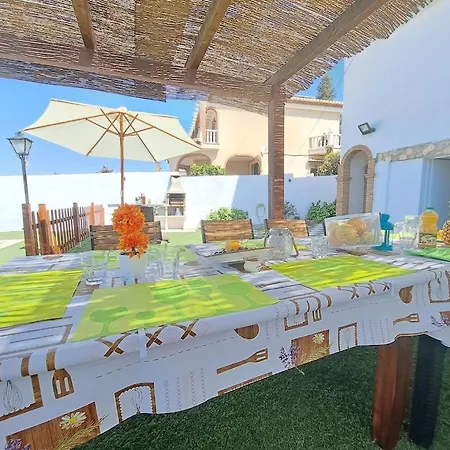 Magnificent Villa: 2 Private Pools, Bbq, Garden & Parking. 13 Per. In Padul