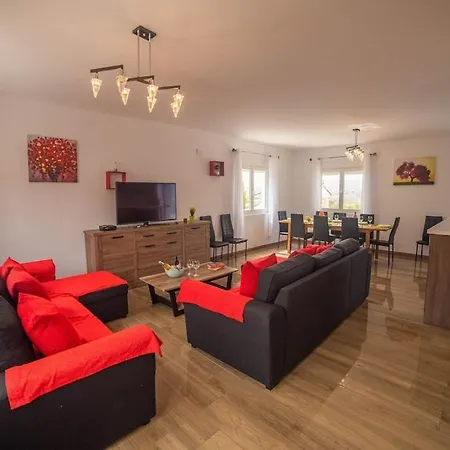 Magnificent Villa: 2 Private Pools, Bbq, Garden & Parking. 13 Per. In Padul *