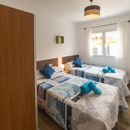 Magnificent Villa: 2 Private Pools, Bbq, Garden & Parking. 13 Per. In Padul