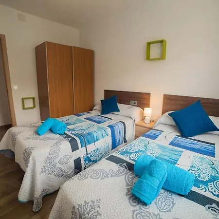 Magnificent Villa: 2 Private Pools, Bbq, Garden & Parking. 13 Per. In Padul