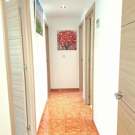 Magnificent Villa: 2 Private Pools, Bbq, Garden & Parking. 13 Per. In Padul
